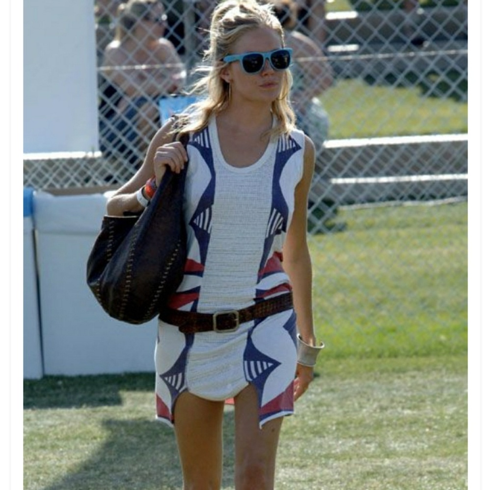 ISO Does anyone know the designer of this dress?!!